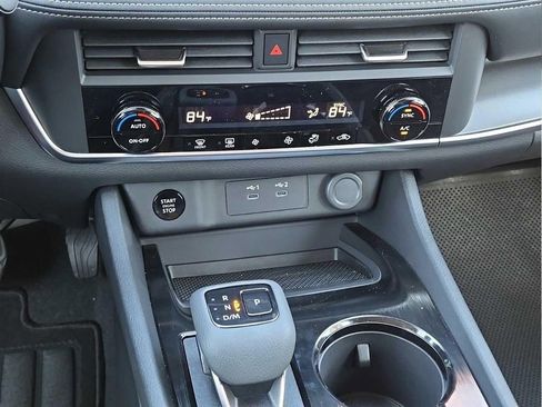 Used 2025 Nissan Rogue SV FWD image 28