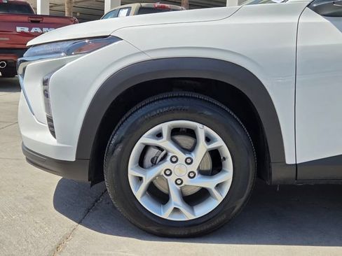 Certified 2024 Chevrolet Trax LS w/ LS Convenience Package FWD image 9