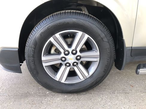 Used 2017 Chevrolet Traverse LT w/ LPO, 'HIT The Road' Package AWD/4WD image 4