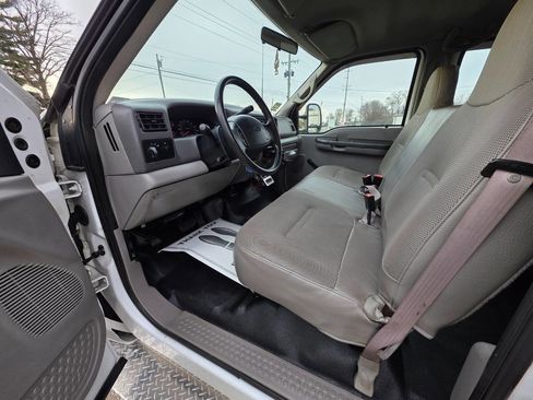 Used 2001 Ford F450 Lariat image 2