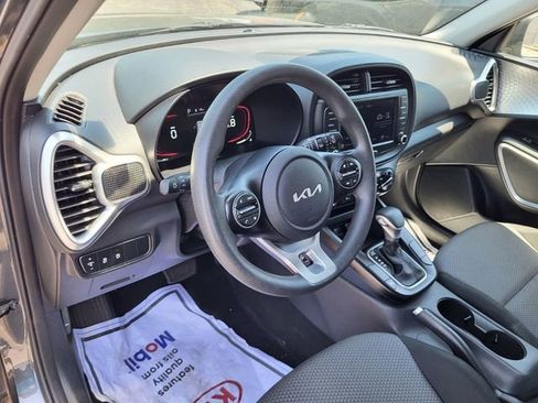 Used 2023 Kia Soul LX w/ LX Technology Package FWD image 10