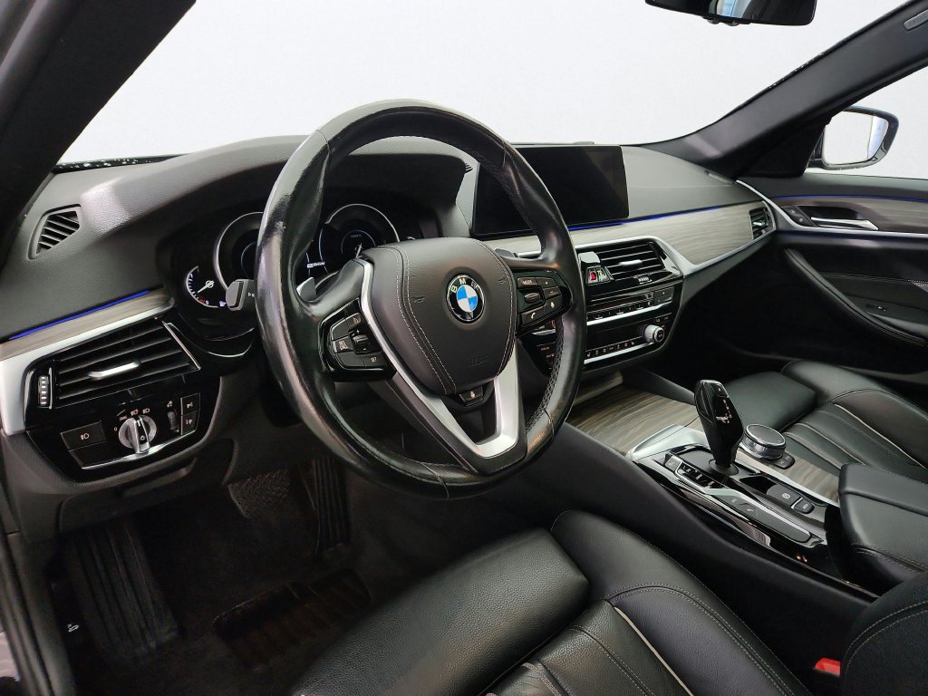 Used 2018 BMW 530e xDrive AWD/4WD image 10