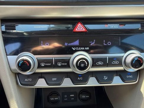 Used 2020 Hyundai Elantra SE FWD image 14