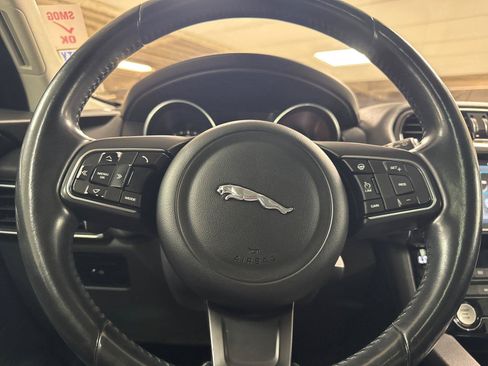 Used 2018 Jaguar F-PACE Premium AWD/4WD image 23