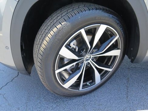 Used 2024 Volkswagen Atlas Cross Sport SEL Premium R-Line AWD/4WD image 18
