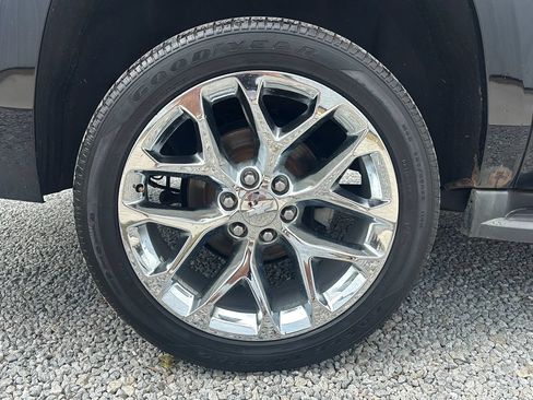 Used 2015 Chevrolet Suburban LT AWD/4WD image 7