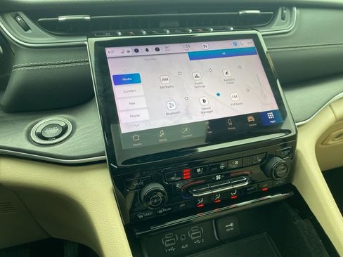 Used 2022 Jeep Grand Cherokee L Limited w/ Luxury Tech Group II image 20