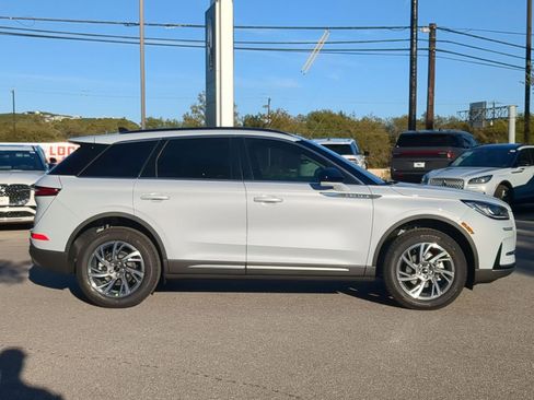 New 2026 Lincoln Corsair Premiere image 2