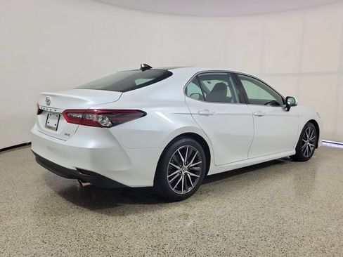Used 2023 Toyota Camry XLE FWD image 5