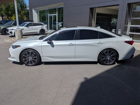 Used 2019 Toyota Avalon XSE w/ Carpet Mat Package FWD image 7