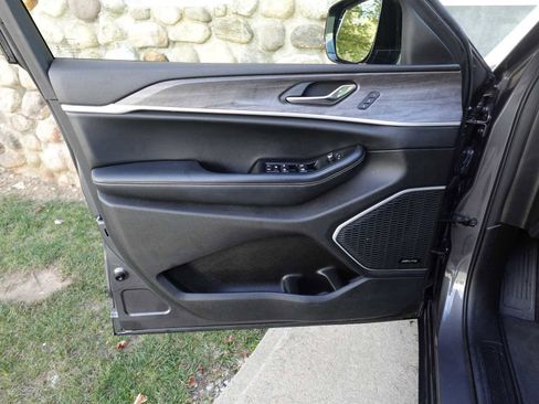 Used 2021 Jeep Grand Cherokee L Limited image 10