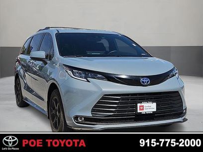 Certified 2025 Toyota Sienna XLE Woodland Edition