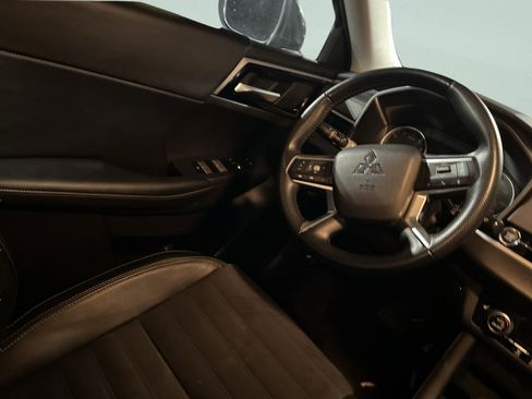 Used 2024 Mitsubishi Outlander SE image 64