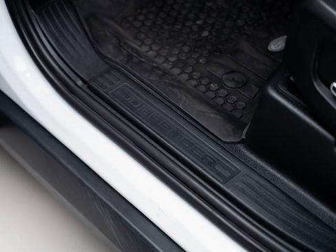 Used 2023 Land Rover Defender 130 SE image 58