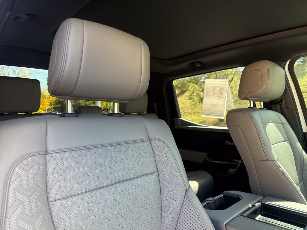 Used 2025 Toyota Tundra Limited AWD/4WD image 29