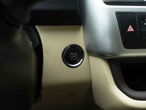 Used 2018 Toyota Highlander XLE image 26