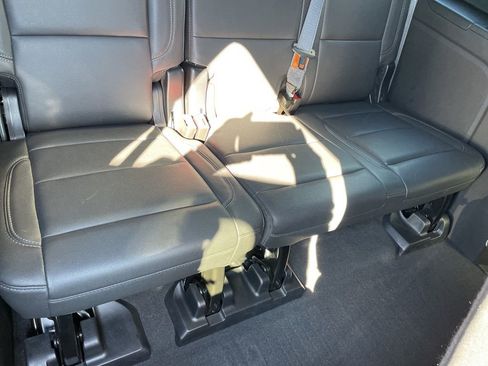 Used 2023 Chevrolet Suburban Z71 w/ Luxury Package image 41