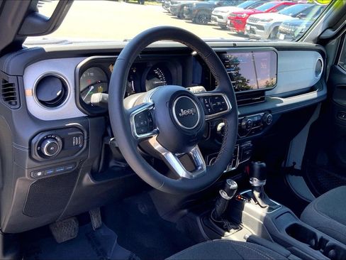 Used 2024 Jeep Wrangler Unlimited Sahara AWD/4WD image 13
