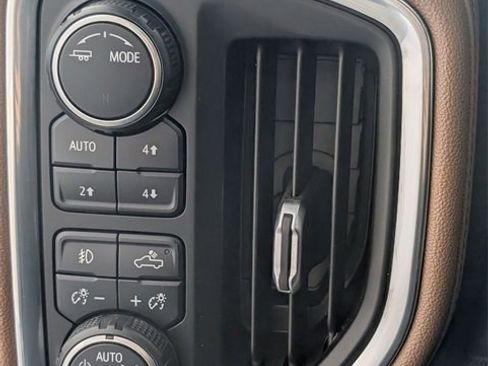 Used 2021 Chevrolet Silverado 2500 High Country w/ Technology Package image 16