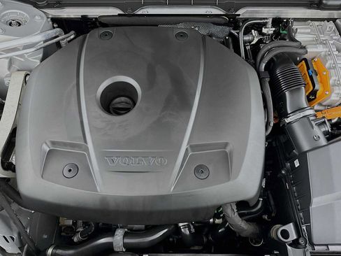 Certified 2025 Volvo XC90 T8 Plus w/ Protection Package Premier image 30