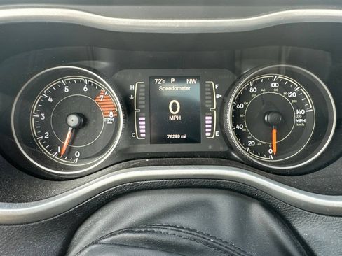 Used 2018 Jeep Cherokee Latitude Plus w/ Comfort/Convenience Group AWD/4WD image 39