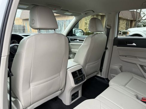 Used 2020 Volkswagen Atlas SE w/ Towing Package image 15