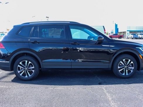 Used 2024 Volkswagen Tiguan S image 2