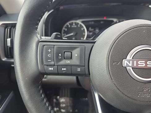 Used 2025 Nissan Pathfinder SL FWD image 17