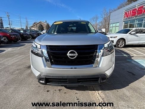 Used 2024 Nissan Pathfinder SV AWD/4WD image 8