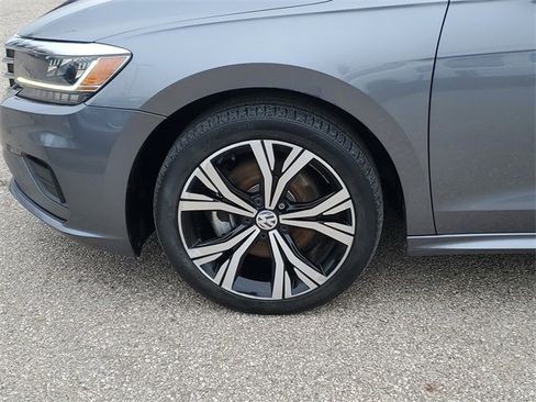 Used 2022 Volkswagen Passat 2.0T SE image 8