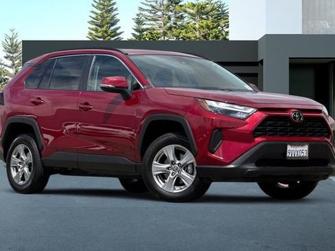 Used 2023 Toyota RAV4 XLE FWD image 2