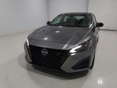 Used 2024 Nissan Altima 2.0 SR FWD image 15
