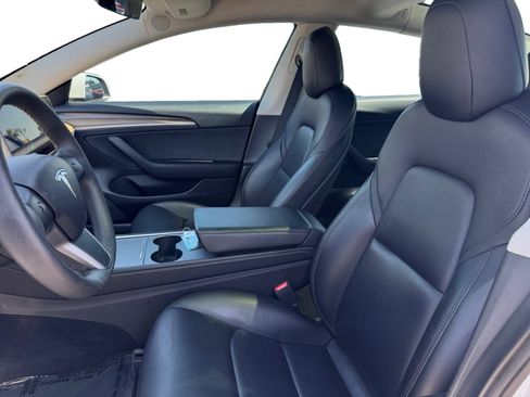 Used 2022 Tesla Model 3 Standard Range RWD image 9