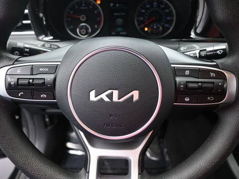 Used 2023 Kia K5 LXS FWD image 17