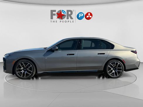 Used 2023 BMW 740i RWD image 2