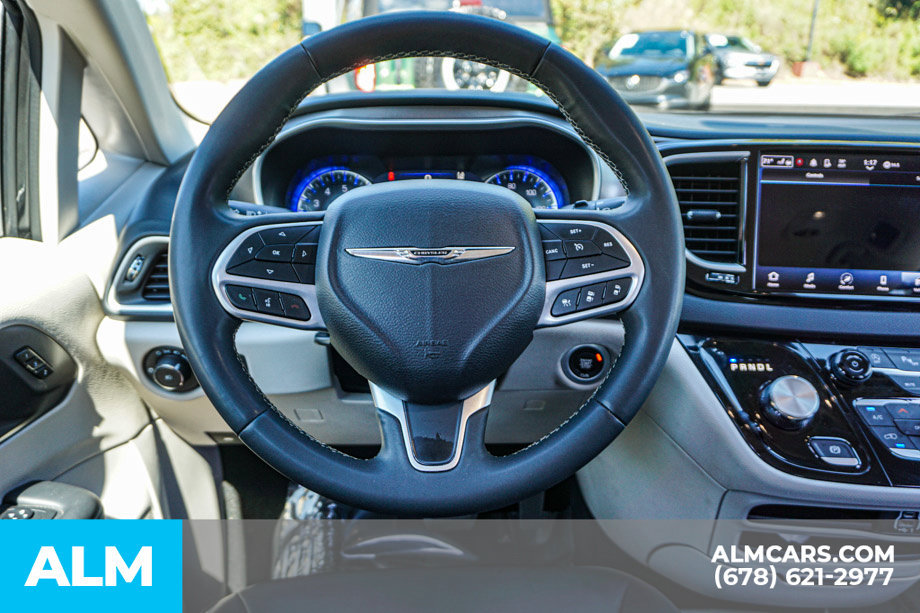 Used 2023 Chrysler Pacifica Touring-L FWD image 29