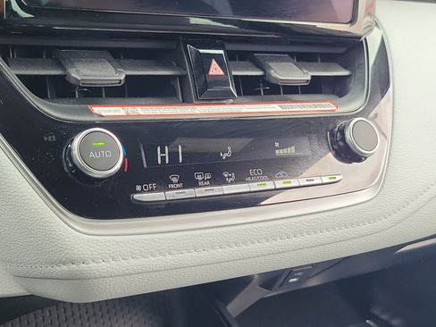 Certified 2025 Toyota Corolla SE FWD image 28
