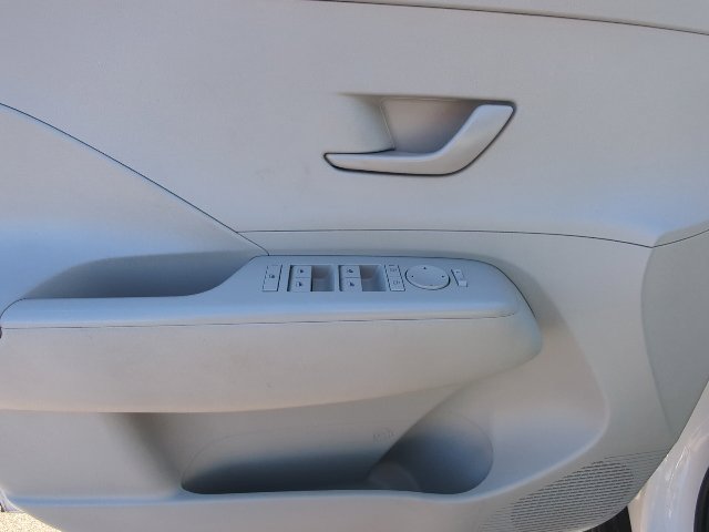 Used 2025 Hyundai Kona SEL AWD/4WD image 12