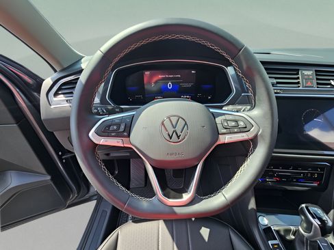 Used 2023 Volkswagen Tiguan SE w/ Panoramic Sunroof Package FWD image 23