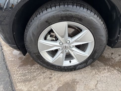 Used 2022 Volvo XC60 B5 Momentum image 13