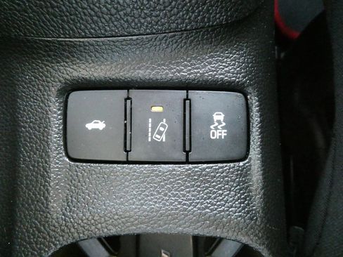 Used 2020 Chevrolet Sonic LT w/ Convenience Package image 24