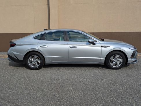 New 2026 Hyundai Sonata SE FWD image 3