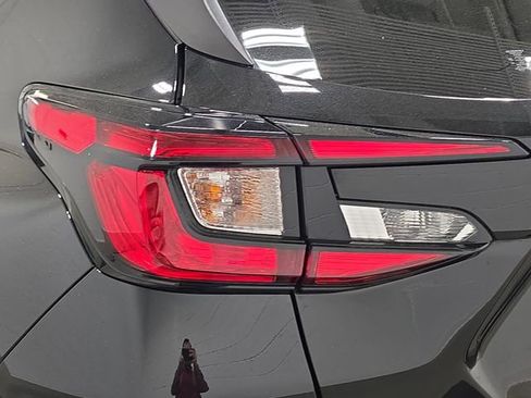 Used 2024 Subaru Crosstrek 2.0i Premium image 32
