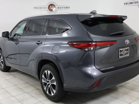 Used 2020 Toyota Highlander XLE FWD image 4