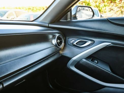Used 2021 Chevrolet Camaro LT image 31