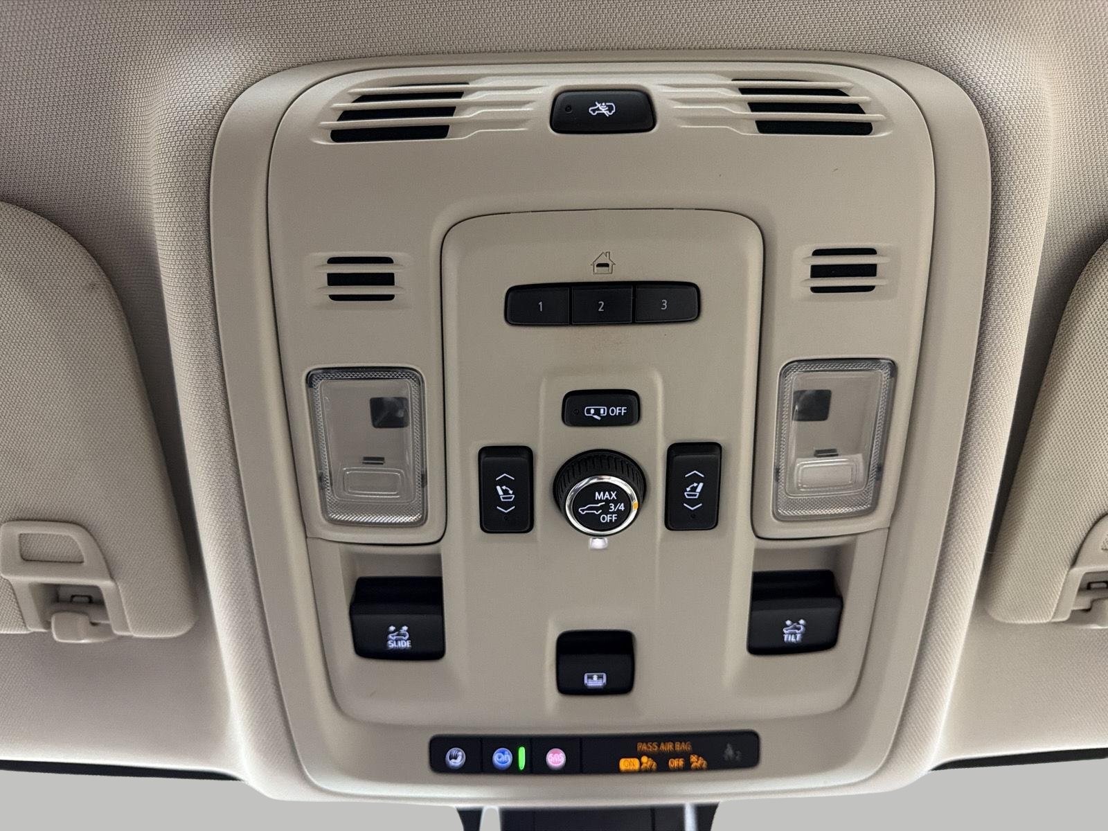 Used 2021 GMC Yukon XL Denali w/ Denali Premium Package AWD/4WD image 32