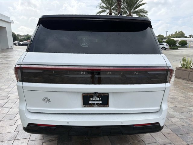 New 2027 Lincoln Navigator Black Label AWD/4WD image 3
