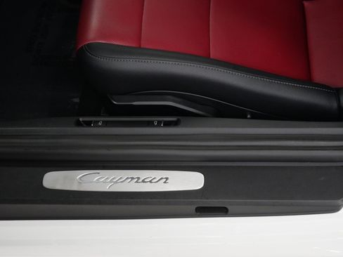 Used 2021 Porsche 718 Cayman RWD image 33