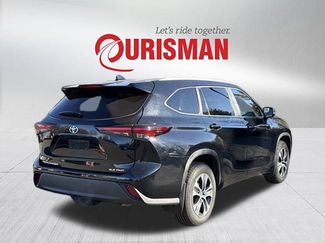 Used 2024 Toyota Highlander XLE video 2