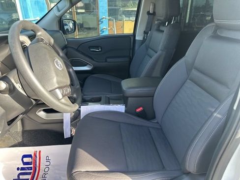 Used 2024 Nissan Frontier SV AWD/4WD image 9
